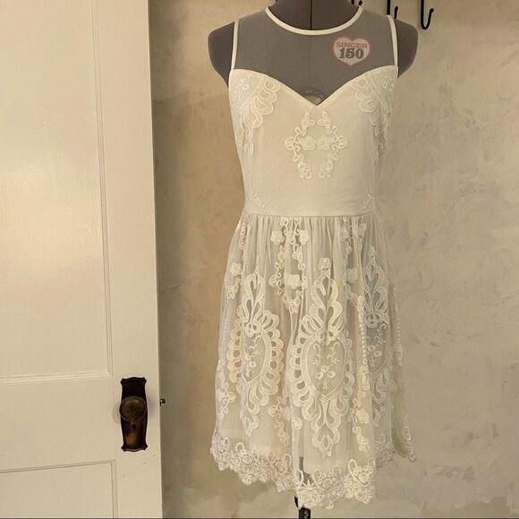 XXI forever 21 white lace dress with sweetheart lining in size small - Picture 1 of 7